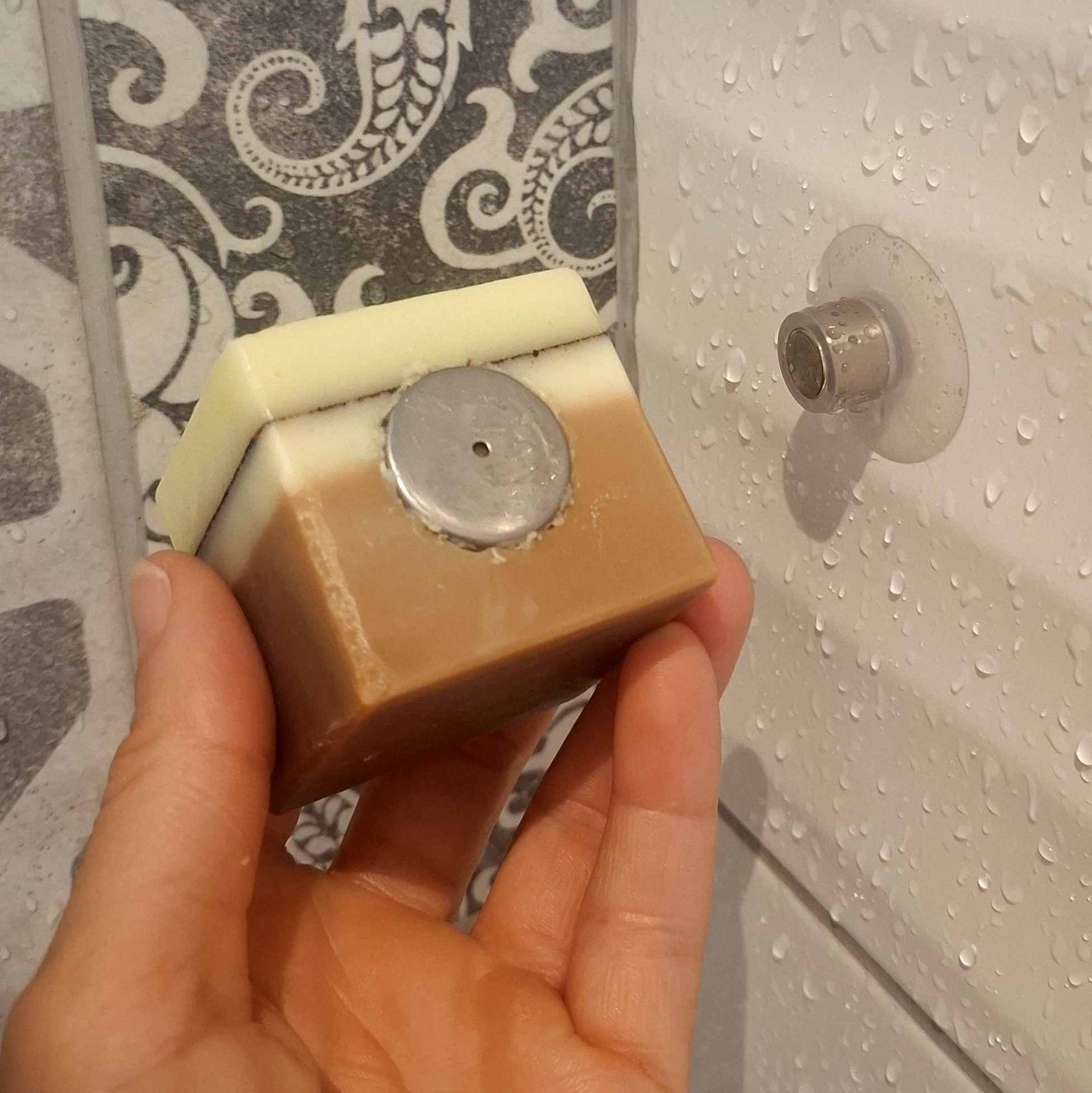 Porte-savon aimanté